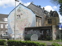 905890 Gezicht op de muurschildering, gemaakt door kunstenaar Jos Peeters, op de zijgevel van het pand Oude Daalstraat ...
